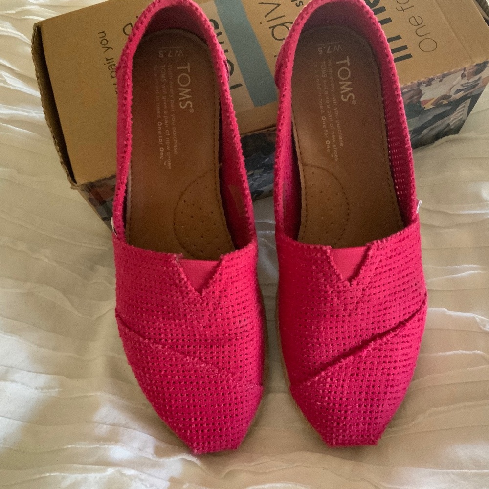 Toms Freetown Flat